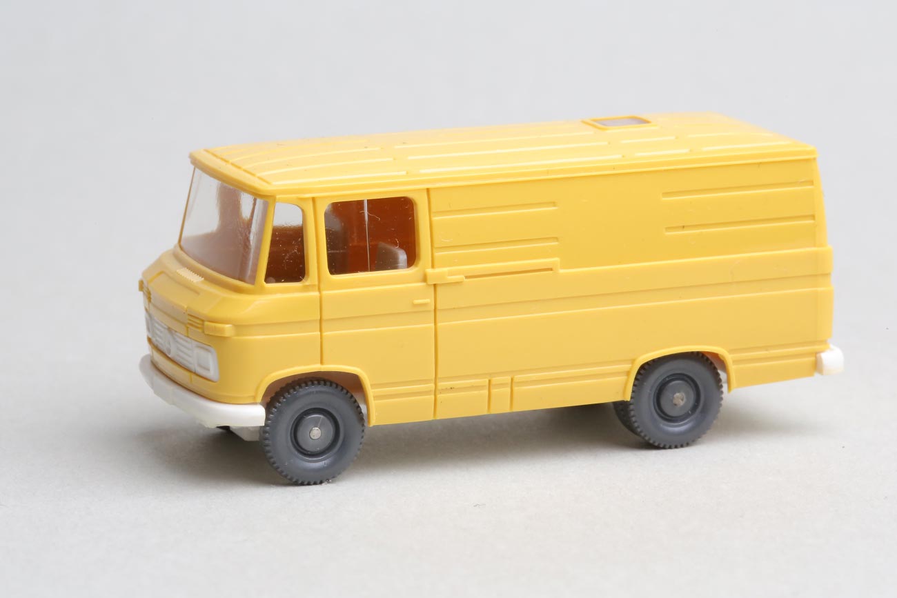 Used/old stock 1:87 scale, Wiking, Yellow Mercedes Benz van - item 0152