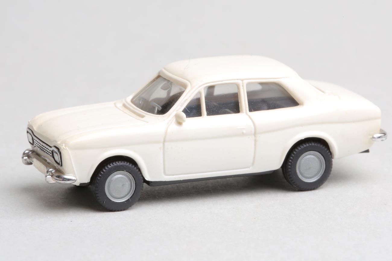 Used/old stock 1:87 scale, Herpa Ford Escort, white - item 0166