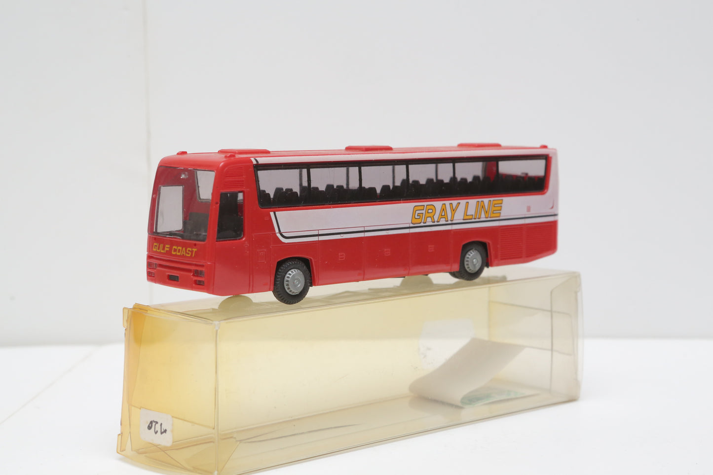 USED/OLD STOCK- Praline 1:87 scale coach item 0088