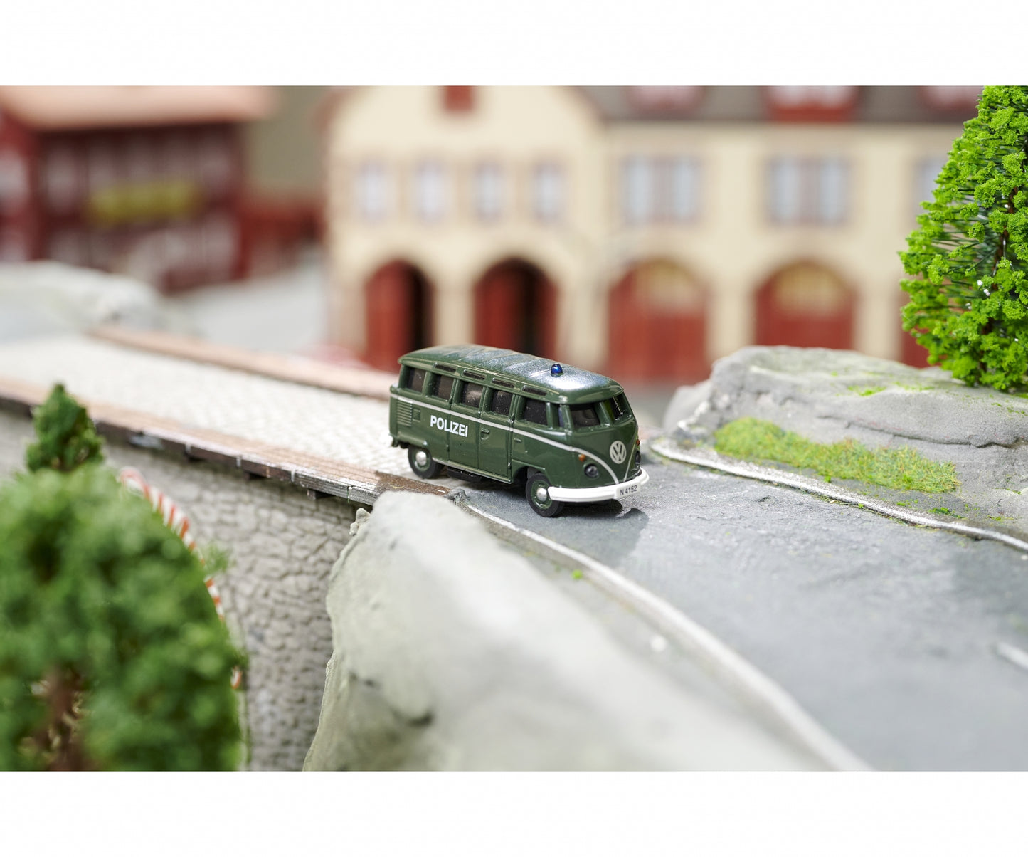 CARSON 1:87 Remote control VW T1 Police + Malteser combo 2.4 GHz item 4152