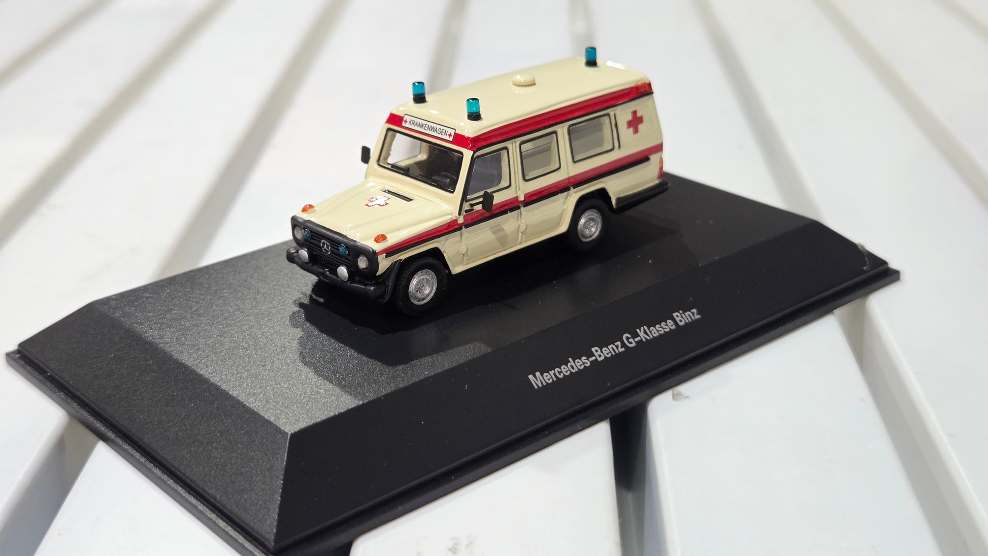 BREKINA 1:87 G-class MB, ambulance, beige - item BOS87825
