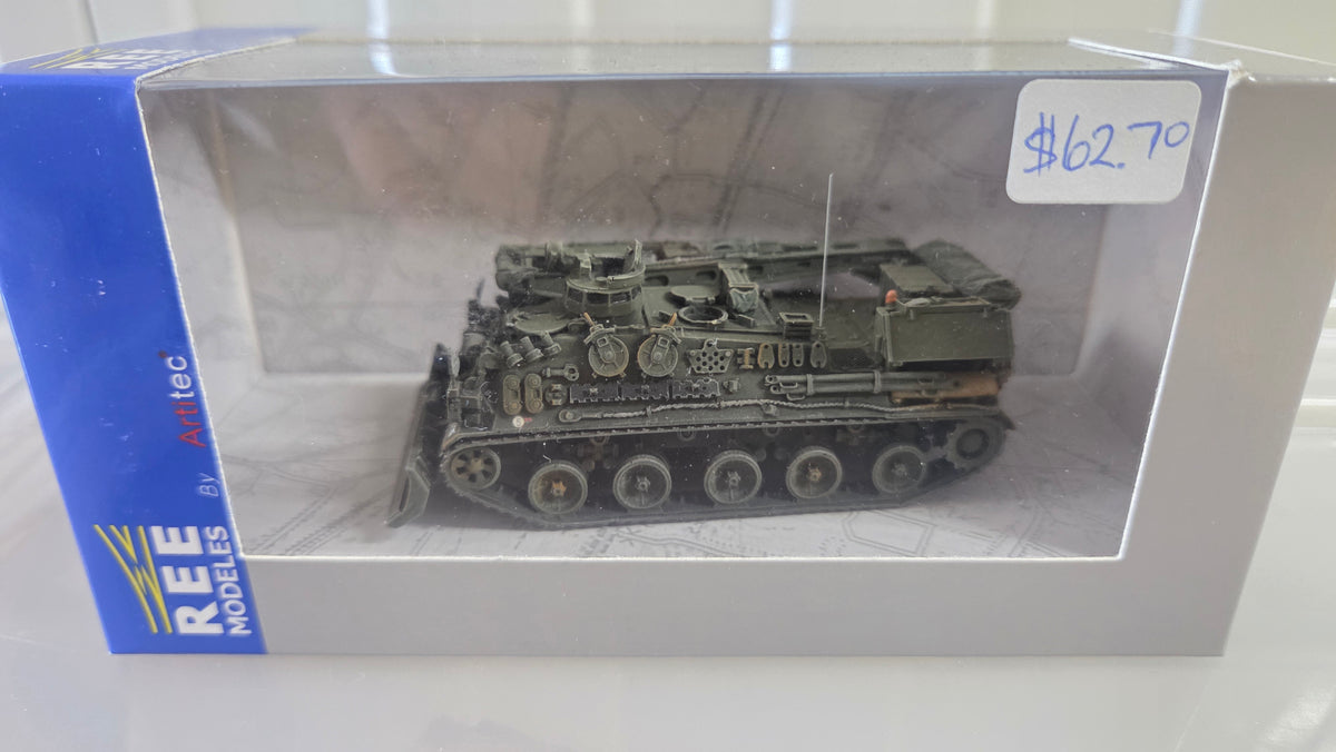 REE MODELES 1:87 French tank MX 30D Dépanneur – 1DB / 6th Dragons ECS “PORTHOS” – item AB-023
