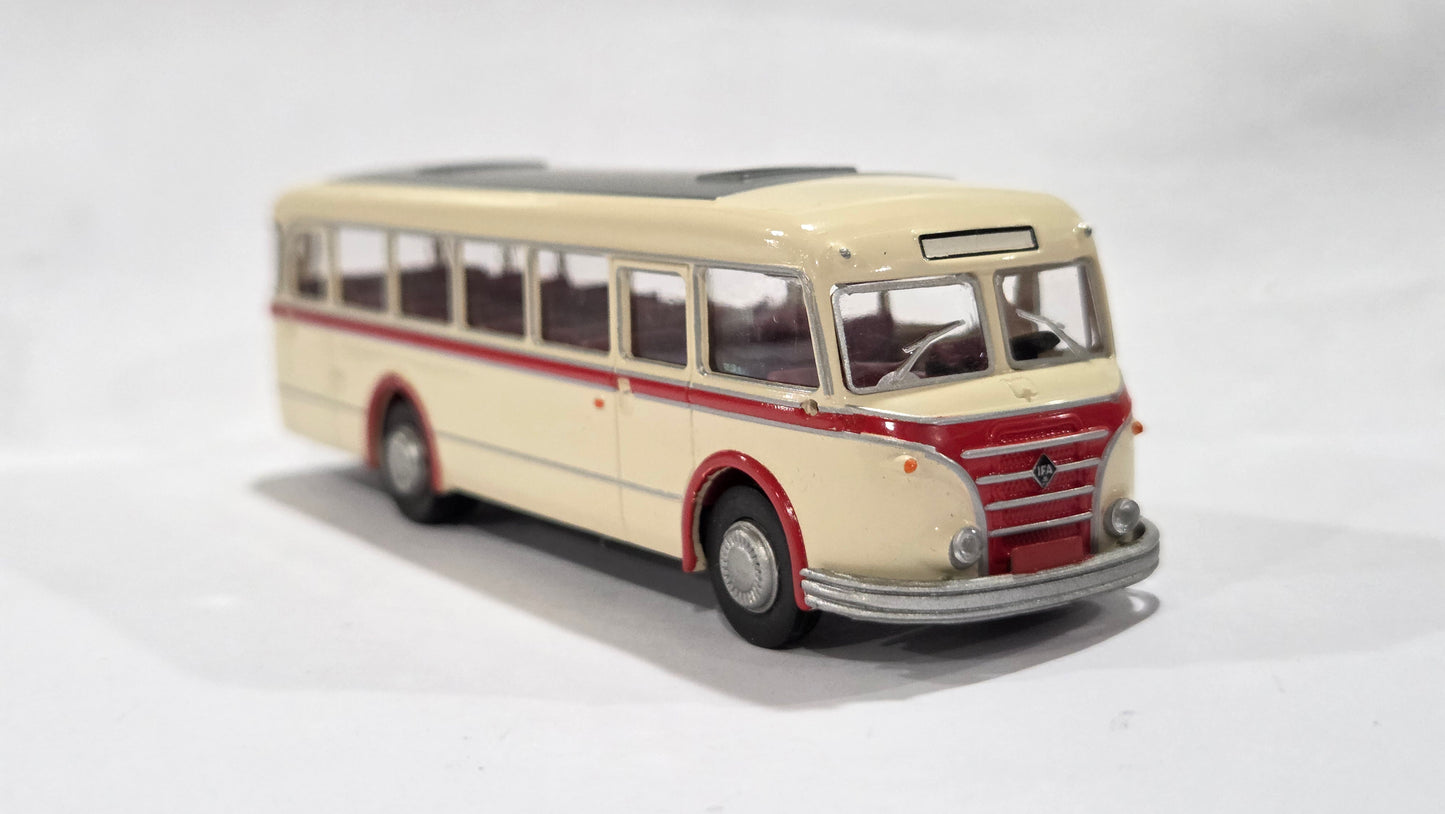 BREKINA 1:87 IFA H6B bus, beige/red - item 59850